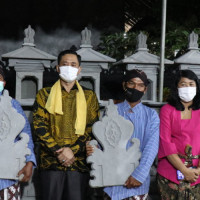 Dirjen Bimas Hindu Serahkan Bantuan Pembangunan 1000 Pelinggih kepada Umat Hindu di Gunung Kidul